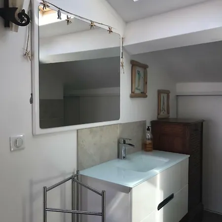 Alojamento de Acomodação e Pequeno-almoço Les D'agatha Sanary-sur-Mer